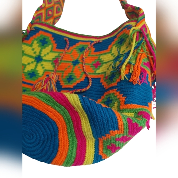 Handwoven Mochila Bucket Bag-A-Line Wayuu Love - Picture 2 of 5